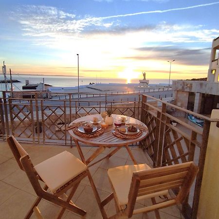 Potato Beach Apartment At Beach Front & Sea View Lagos Esterno foto