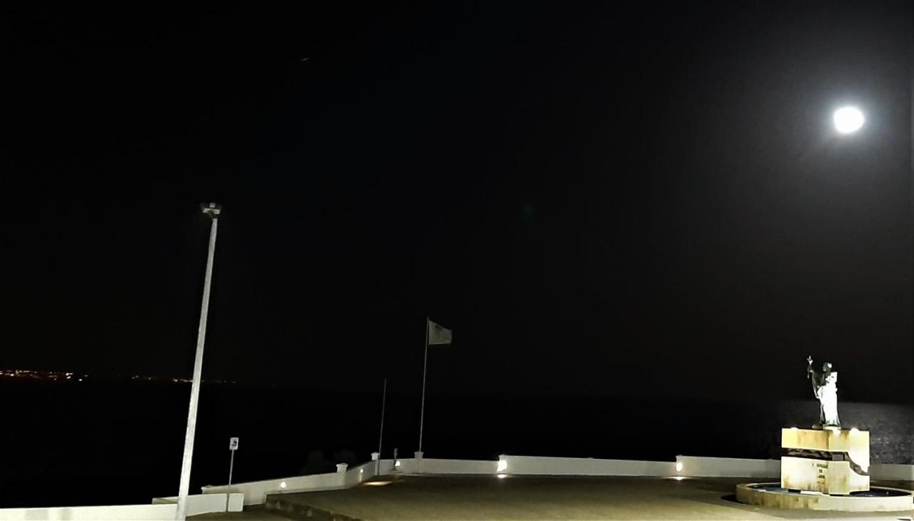 Potato Beach Apartment At Beach Front & Sea View Lagos Esterno foto